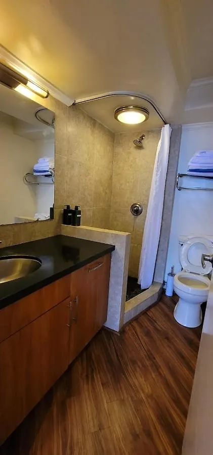 Spacious Studio W/ Parking, Beach/Mall/Park Honolulu 0*,  United States