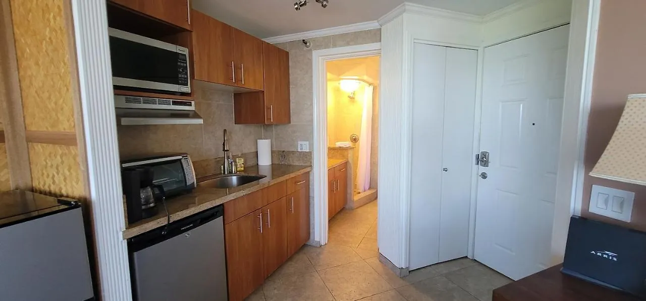 Spacious Studio W/ Parking, Beach/Mall/Park Honolulu United States