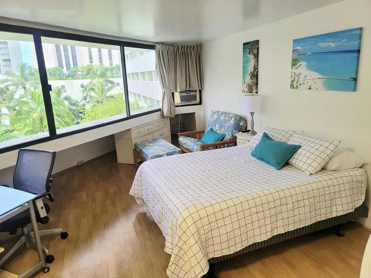 Spacious Studio W/ Parking, Beach/Mall/Park Honolulu Apartment