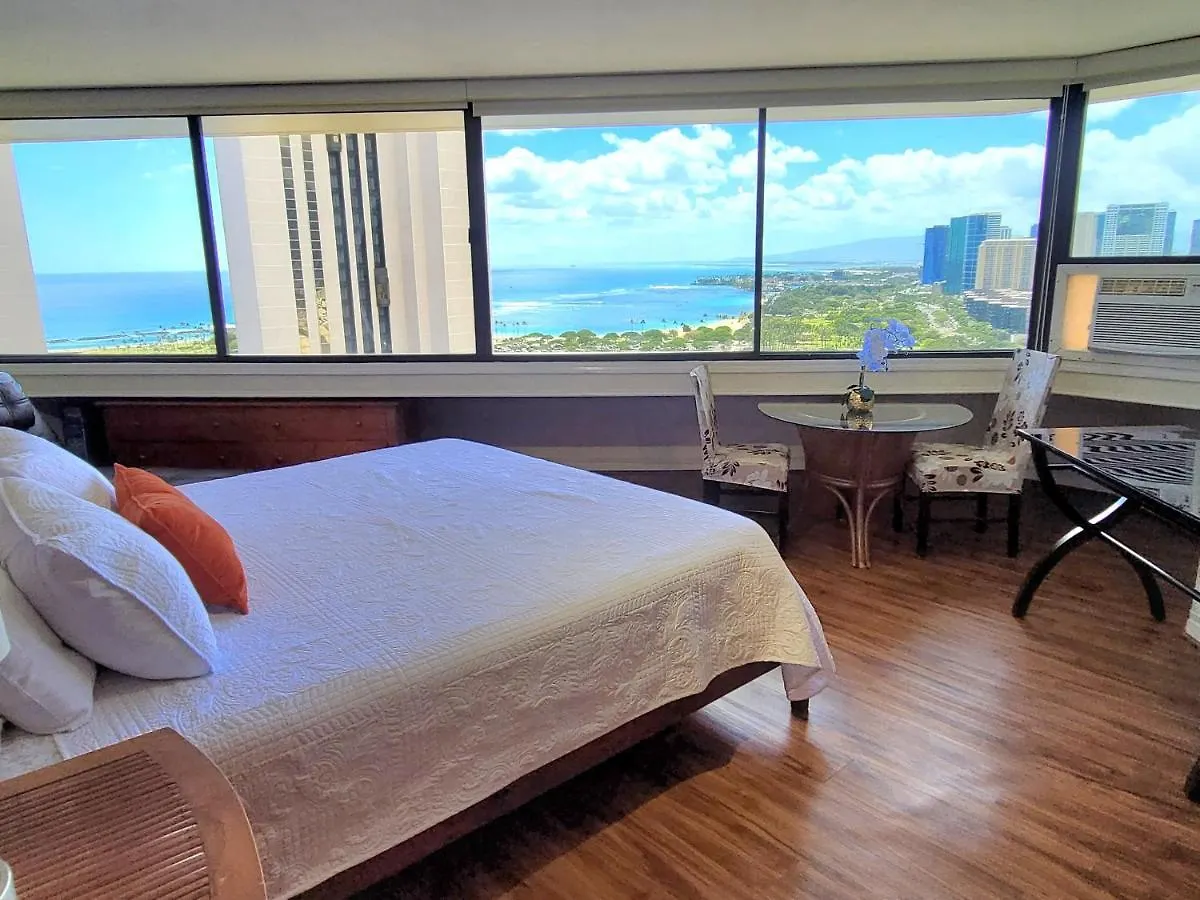 Spacious Studio W/ Parking, Beach/Mall/Park Honolulu 0*,  United States