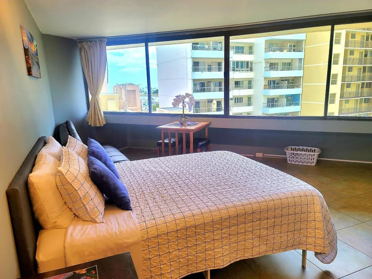 Spacious Studio W/ Parking, Beach/Mall/Park Honolulu United States