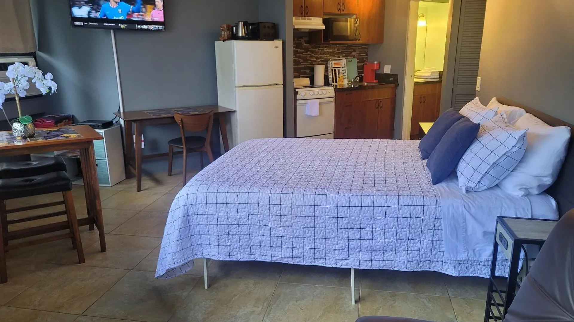 Apartment Spacious Studio W/ Parking, Beach/Mall/Park Honolulu