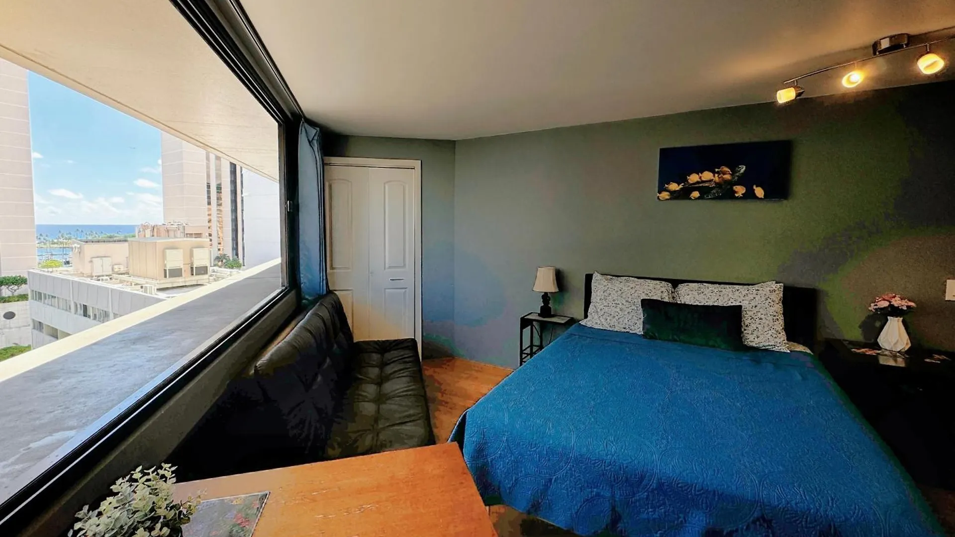 Spacious Studio W/ Parking, Beach/Mall/Park Honolulu United States