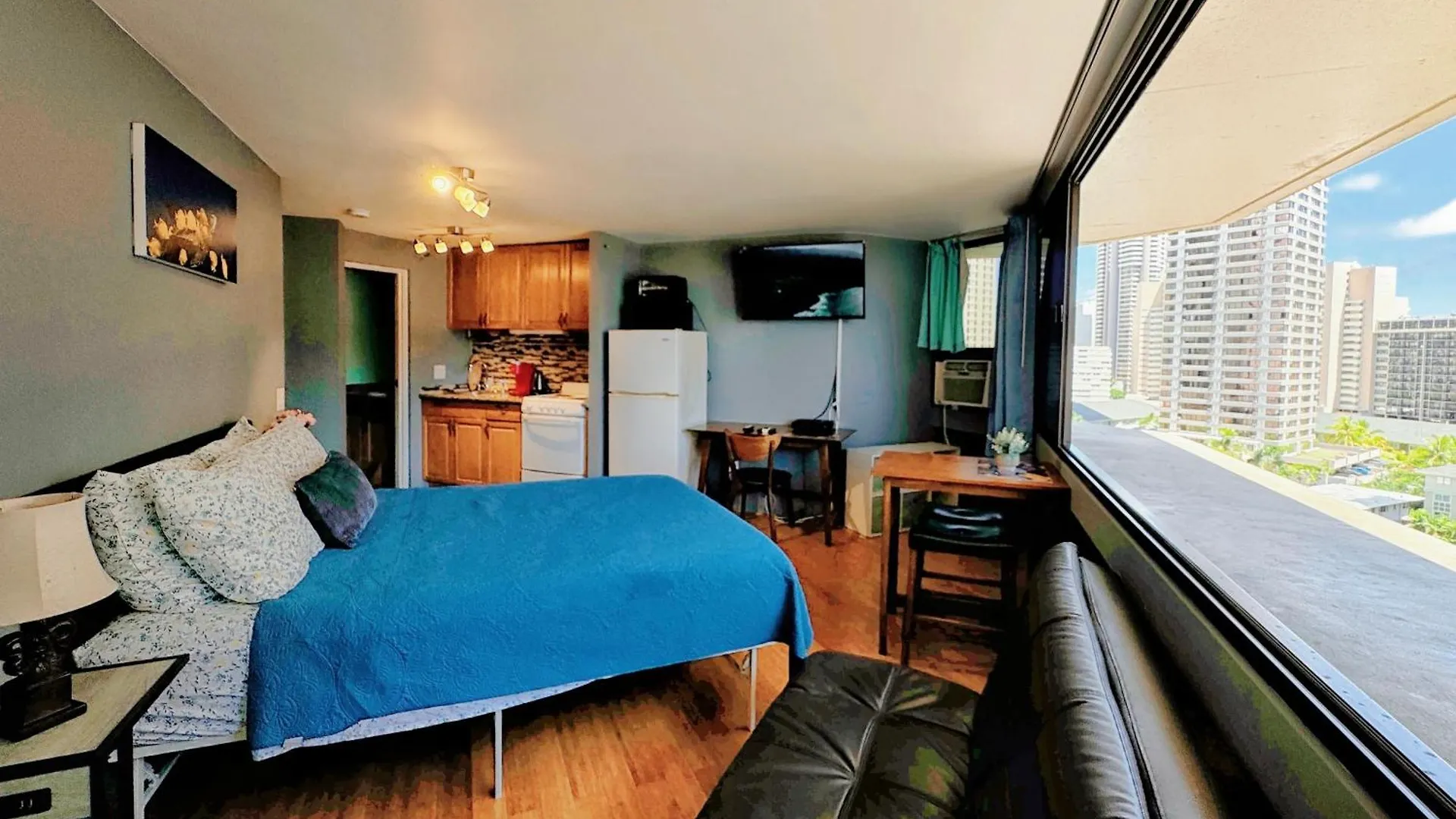 Spacious Studio W/ Parking, Beach/Mall/Park Honolulu Apartment